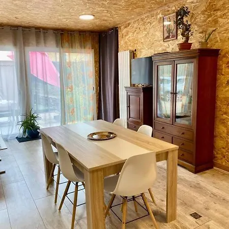 Ambiance Chalet, Espace Detente. * Milhac